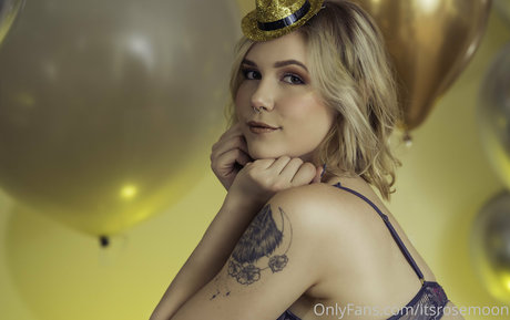 itsrosemoon pornstar erotic pics