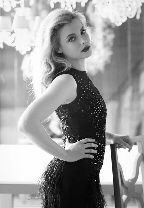 Gillian Jacobs model nice images