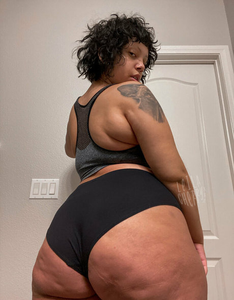 leilacherry pornstar hot pic