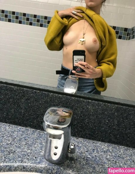 Cranewrites nudes model image