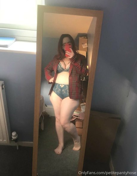 petitepantyhose nude actress pics