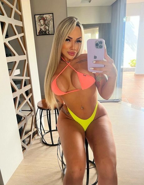 th4ssara pretty actress images