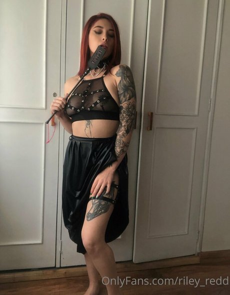 Riley Red model pretty images