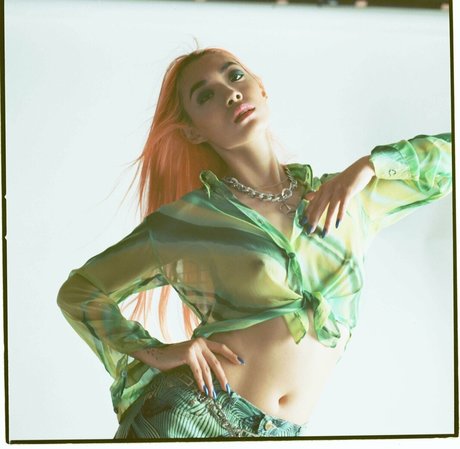 Rina Sawayama star pornographic picture