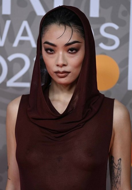 Rina Sawayama perfect star images