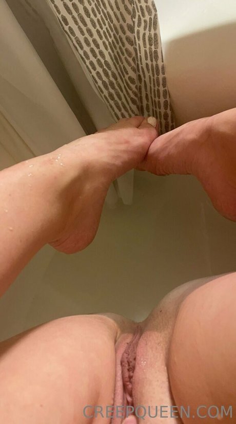 CreepQueen beautiful pornstar img
