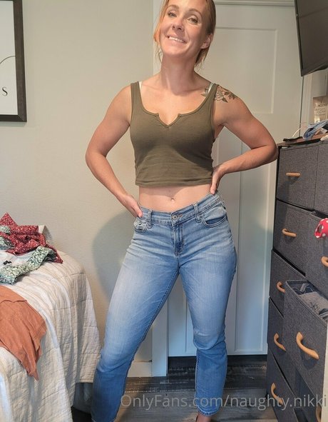 LovelyNikki08 xxx model archive