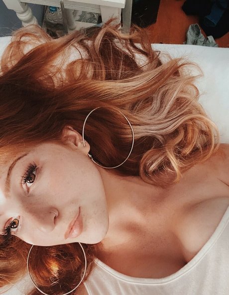 emilyyfiore erotic actress pics