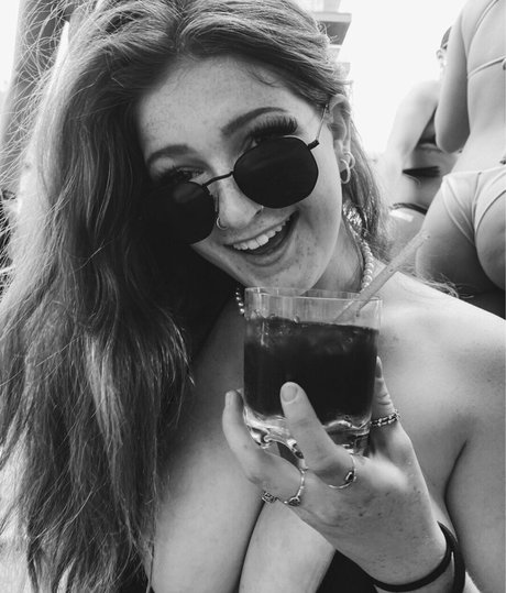 emilyyfiore pornographic actress picture