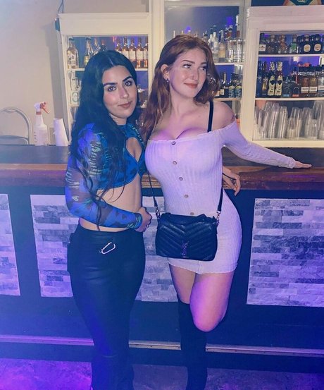 emilyyfiore pornstar sexy pic