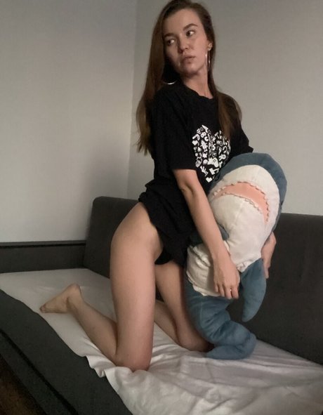 lily mint nude actress pic