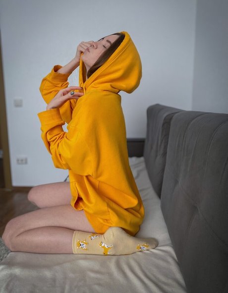 lily mint hot star photo