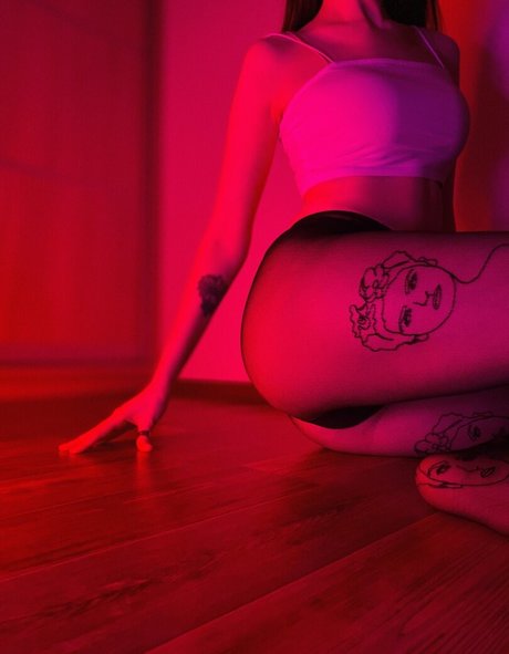 lily mint model perfect photo