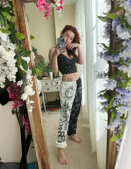 gillianfoxglove star hot img