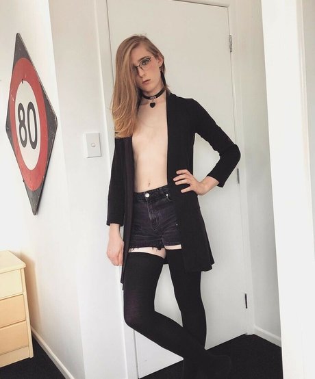 Alice In Wonder1and nice actress pics