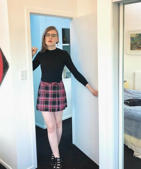 Alice In Wonder1and model top gallery