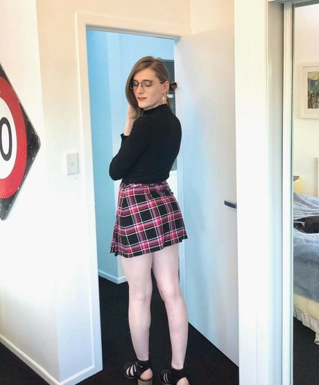 Alice In Wonder1and star pornographic galleries