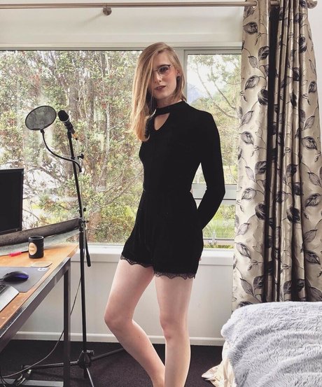 Alice In Wonder1and star xxx pictures