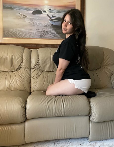 realaikobliss model erotic images