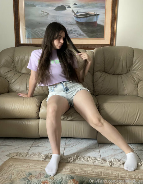 realaikobliss high quality model image