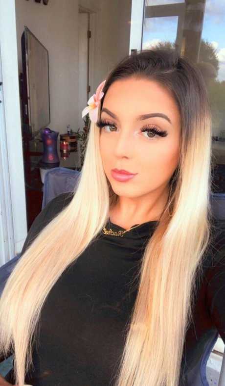 Rachel S model nude picture