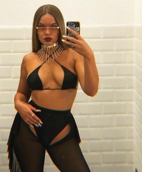 queendee113 pornstar naked img