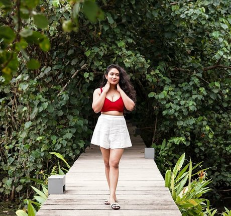 Nimesha Jayarathne perfect pornstar img