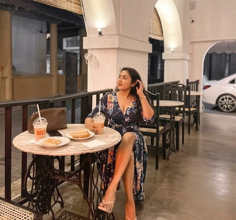 Nimesha Jayarathne sexy pornstar picture