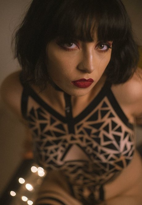 Vic Dagata model nude img