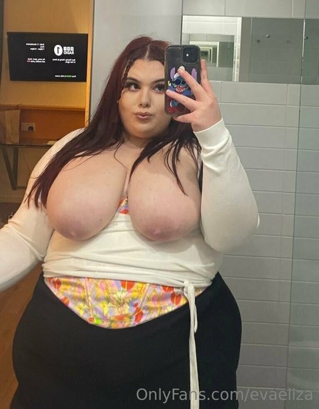 evaeliza model hot img