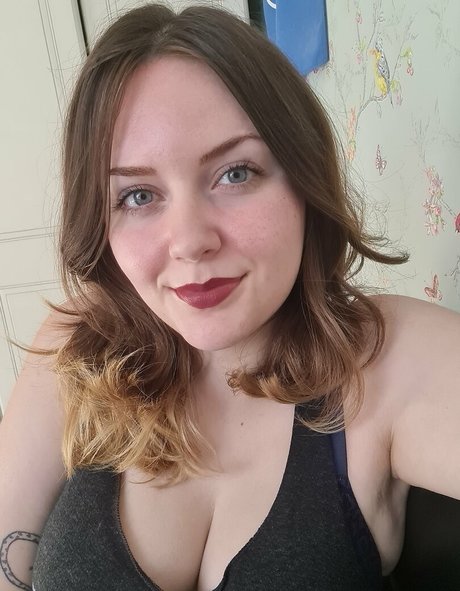 Chloe Holt model pretty gallery