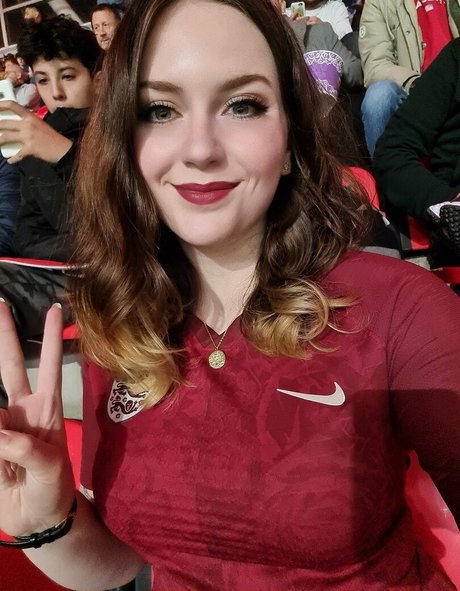 Chloe Holt naked pornstar pictures