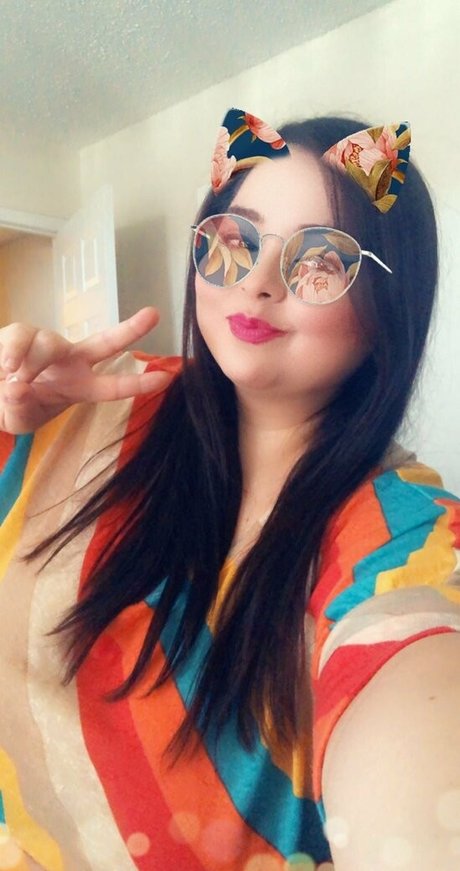 lilycupcakes model high quality image