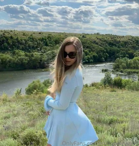 flora belll hot star photo