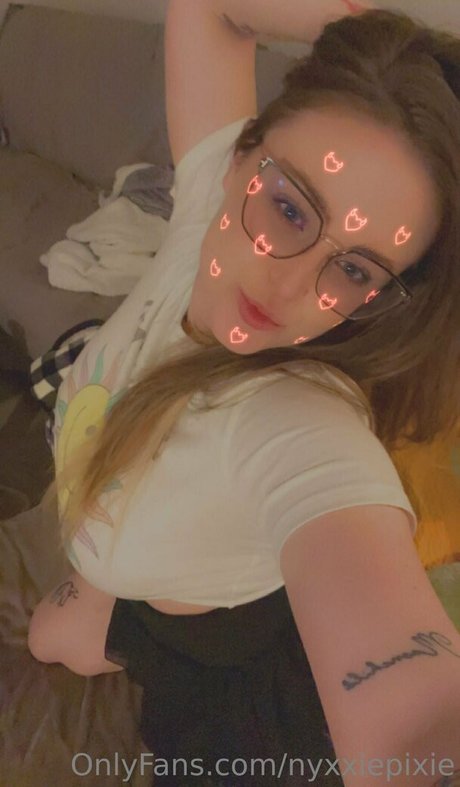 nyxxiepixie pretty model photo