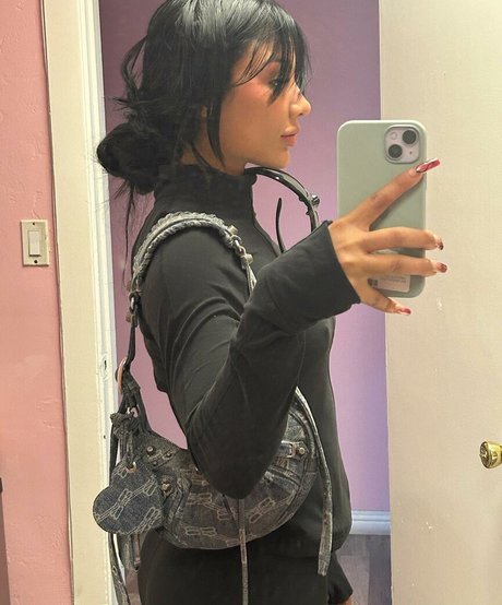 Snaxychann model sexy photos