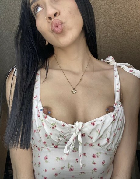 Sapphirecin model nude photo