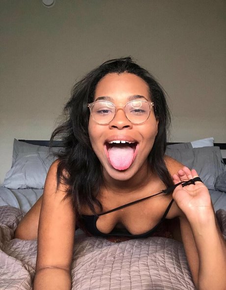 amibuefree art pornstar photo