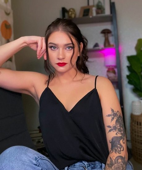 chillbobagginz exclusive model image