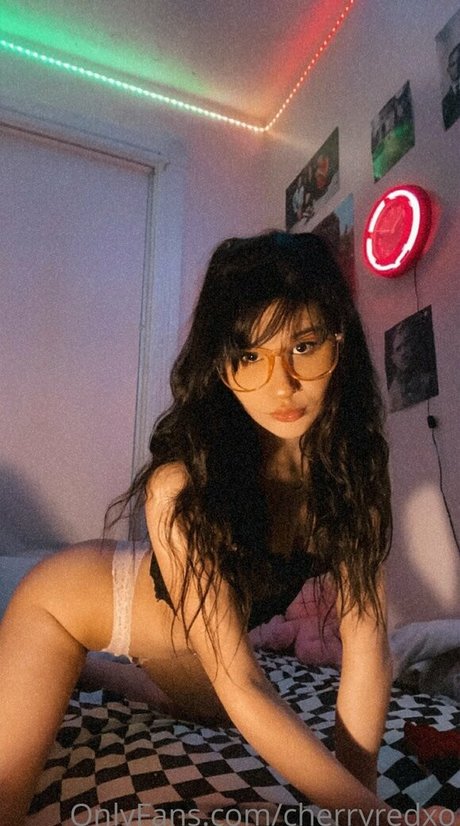 cherryredxo model hd pictures