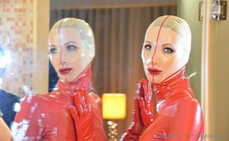 latexlolaxo adult model archive