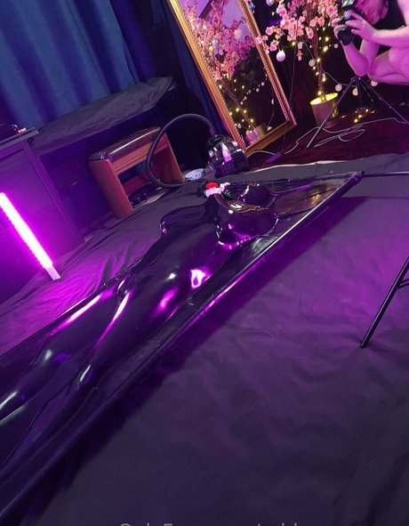 rubbersorcerer model erotic image