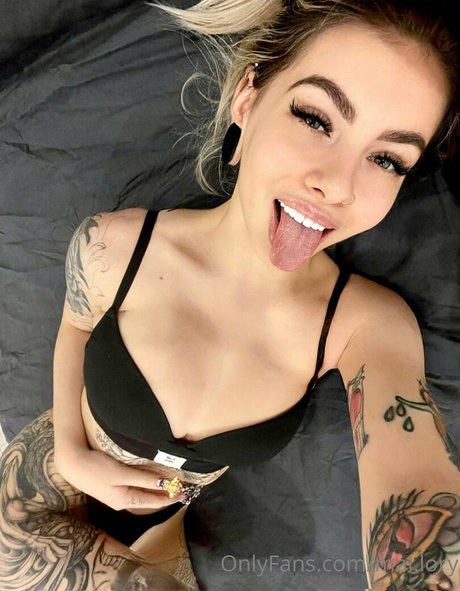 mal lory model naked pictures