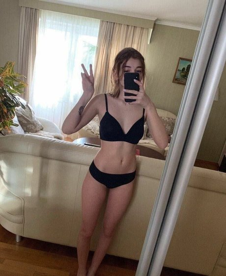 Lorinefairy model adult pictures