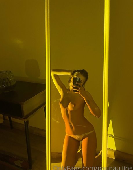 Paupauline naked model pics