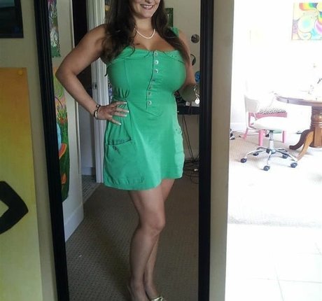 Avery Harwood pretty actress archive