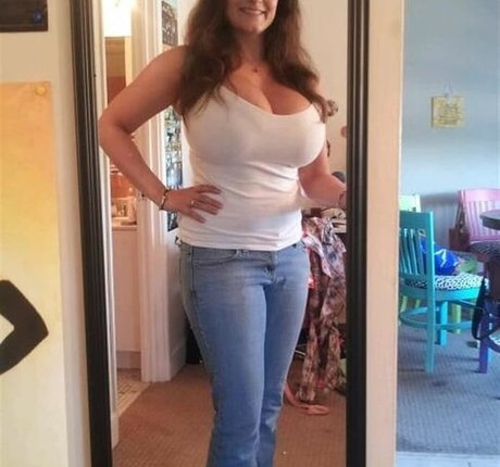 chubby asian onlyfans nude images