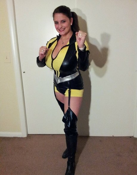 Avery Harwood star erotic image