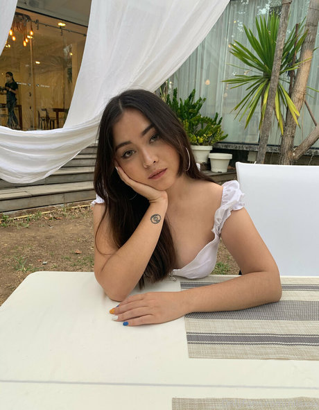 nilaxxx best actress images