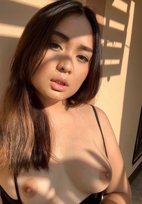 nilaxxx sex model photo